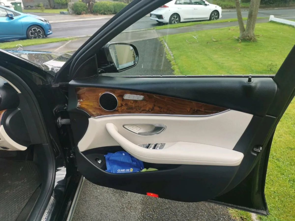 Mercedes - Image 2