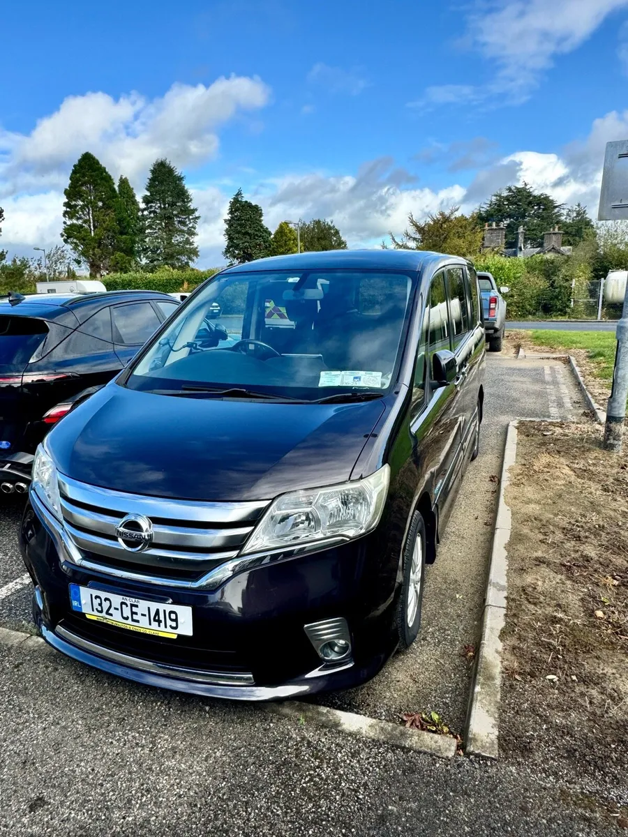 Nissan Serena 8 Seat Automatic Excellent Condition - Image 1