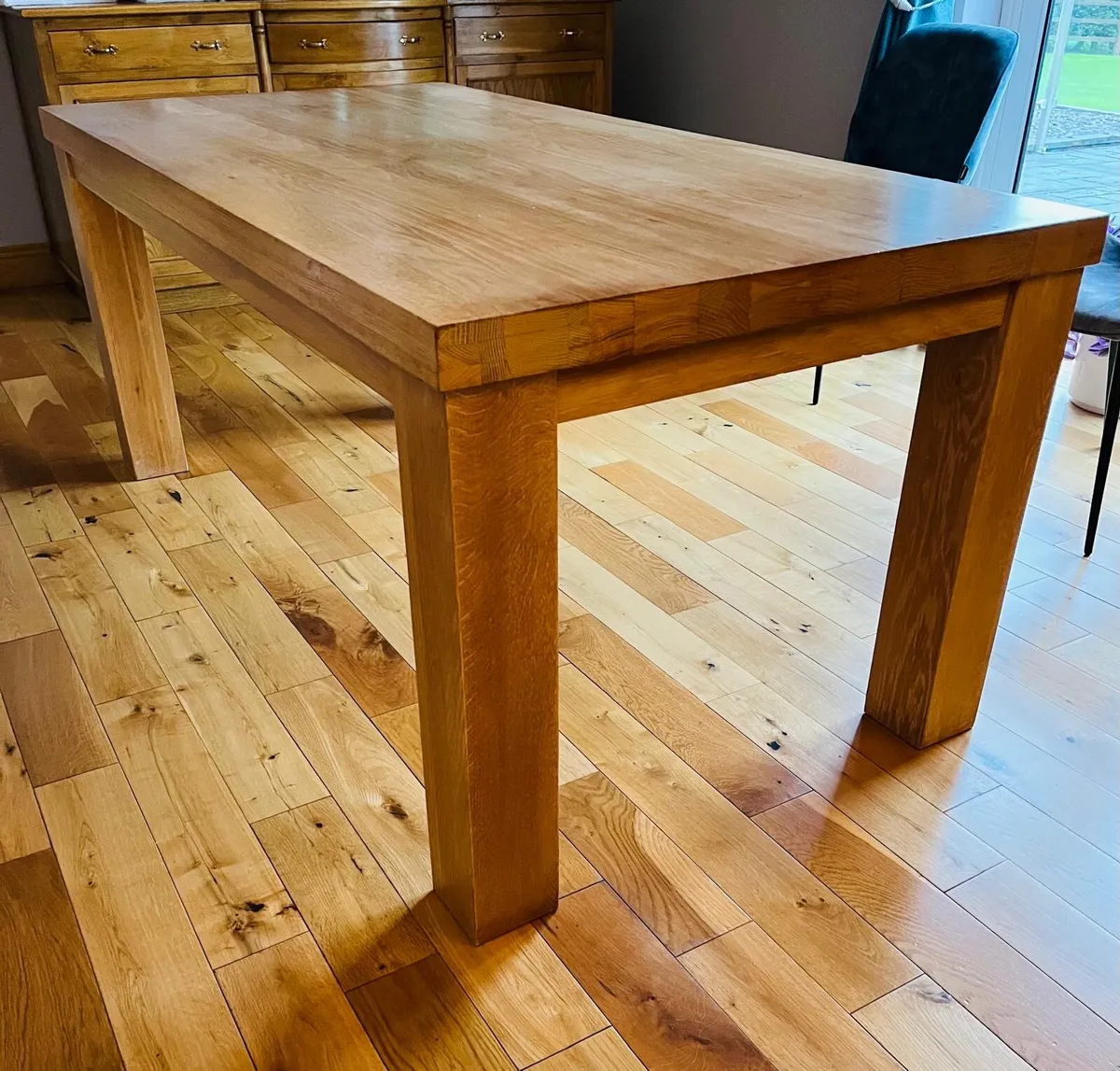 Dining table - Image 1