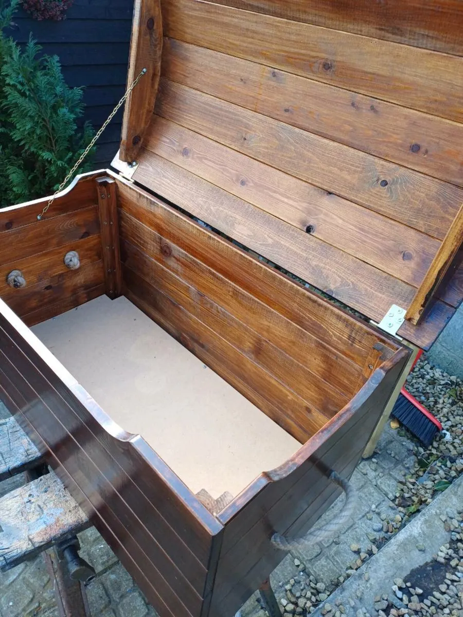 Vintage Storage Chest - Image 2