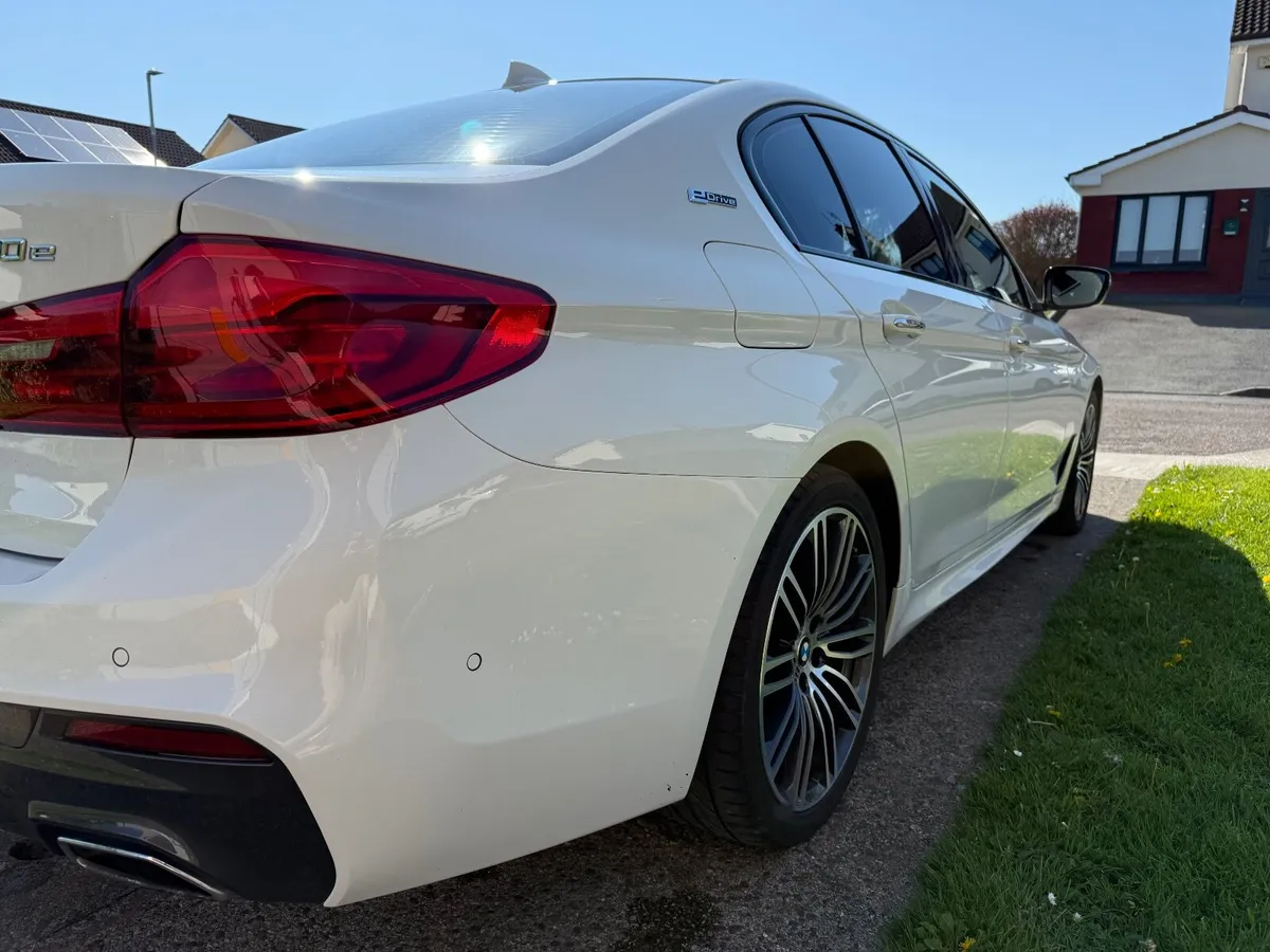 BMW 5-Series 2018 - Image 2