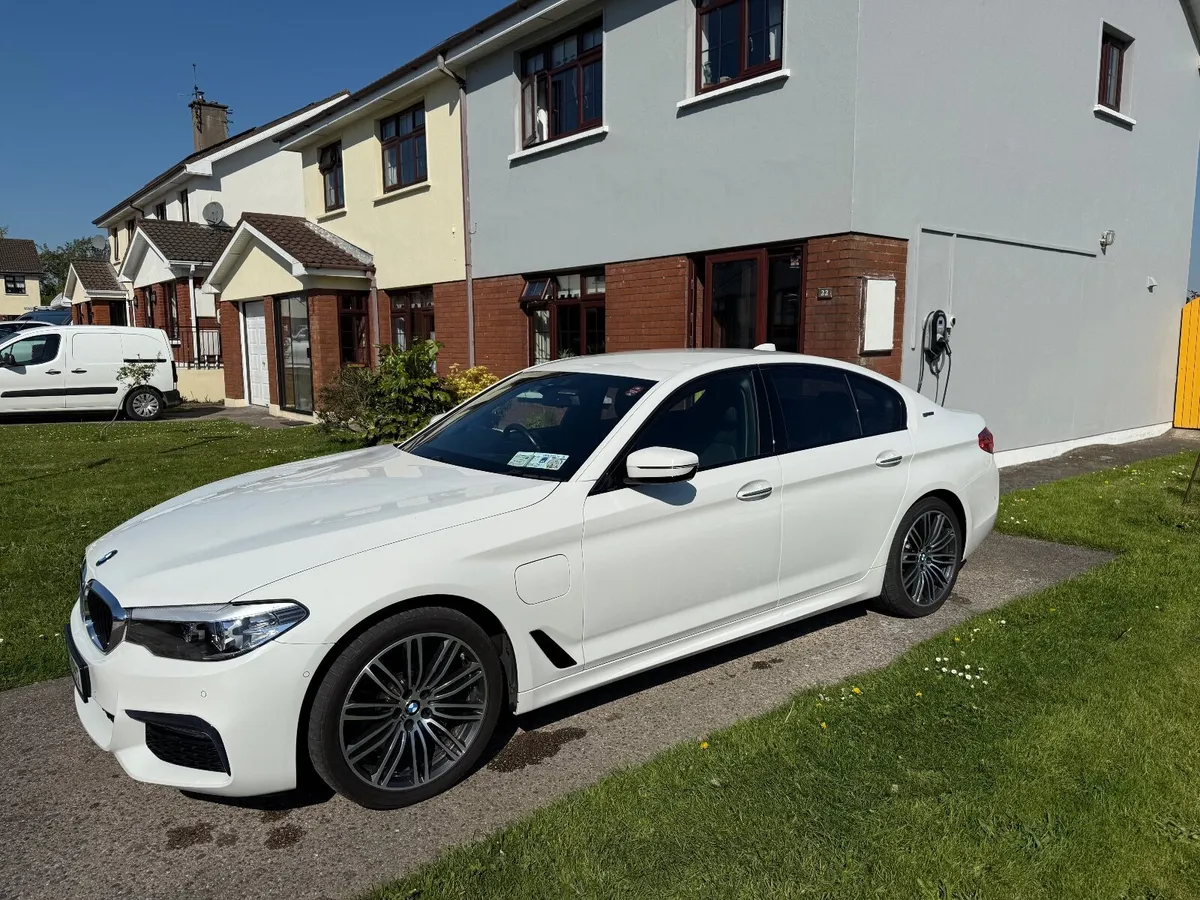 BMW 5-Series 2018 - Image 1
