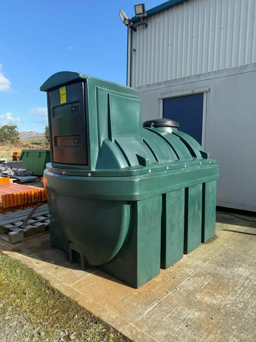 NEW 2500L DIESEL TANK WITH TRANSFER PUMP - Image 1