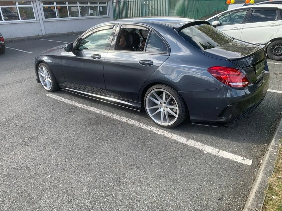 142 Mercedes C Class Amg - Image 4
