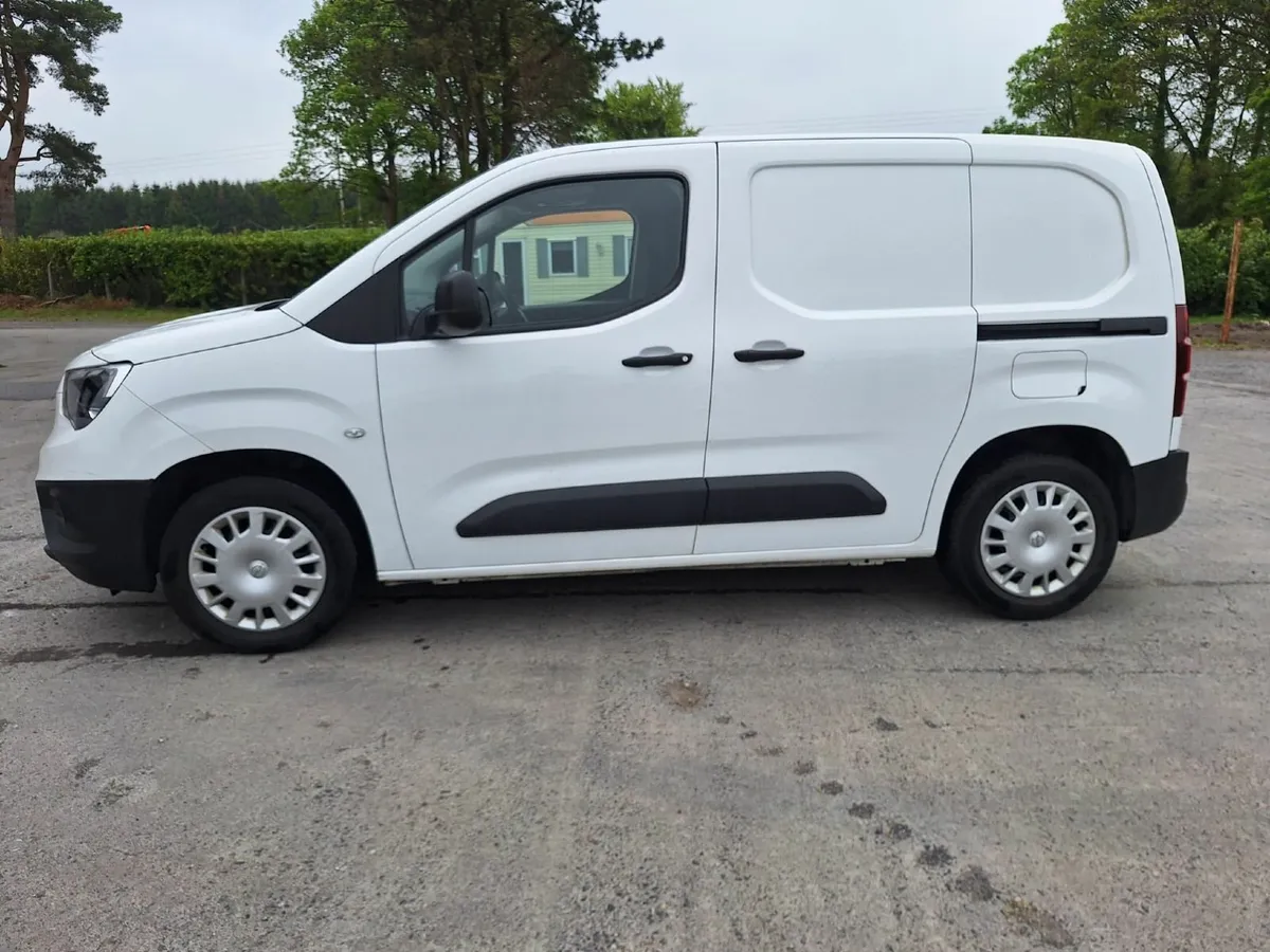 Opel Combo 2022 3 seats Commercial - Image 1