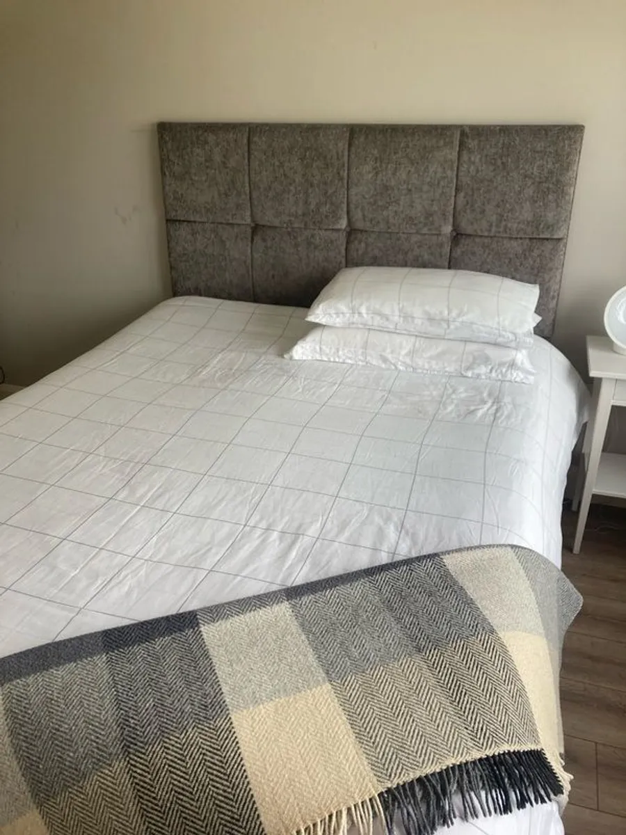 Kaymed King size divan & floor standing headboard - Image 1