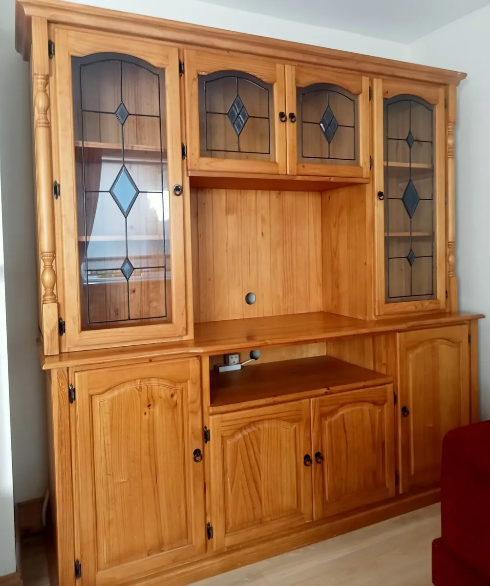 Dresser - Image 1