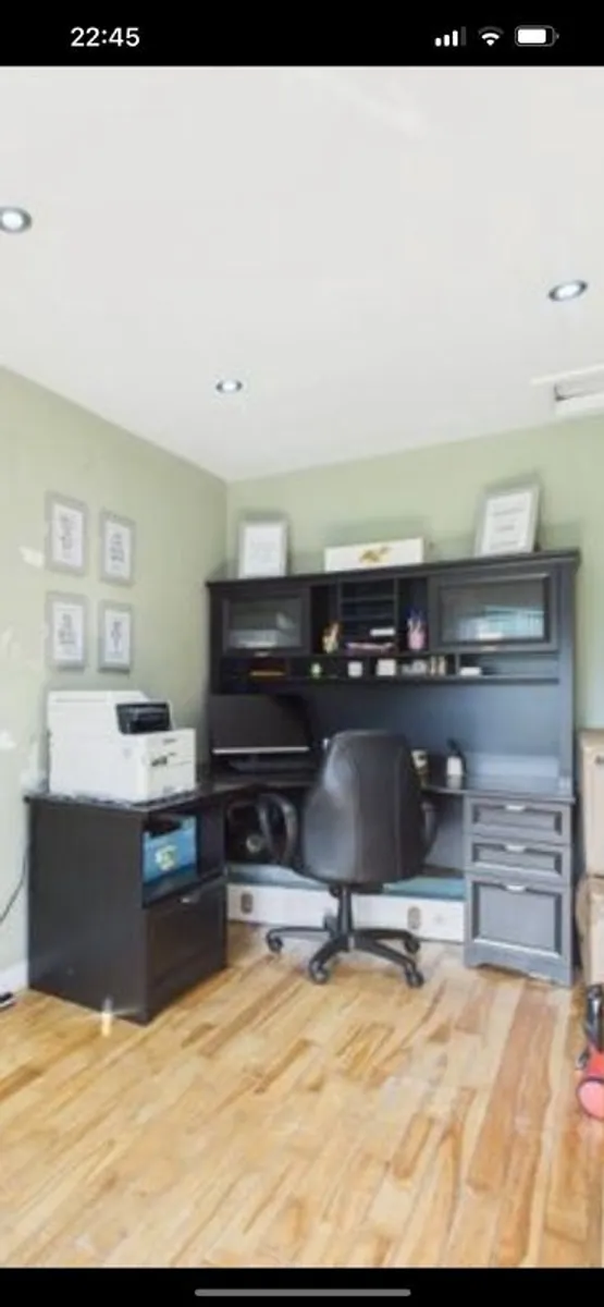 Corner Desk with Hutch
