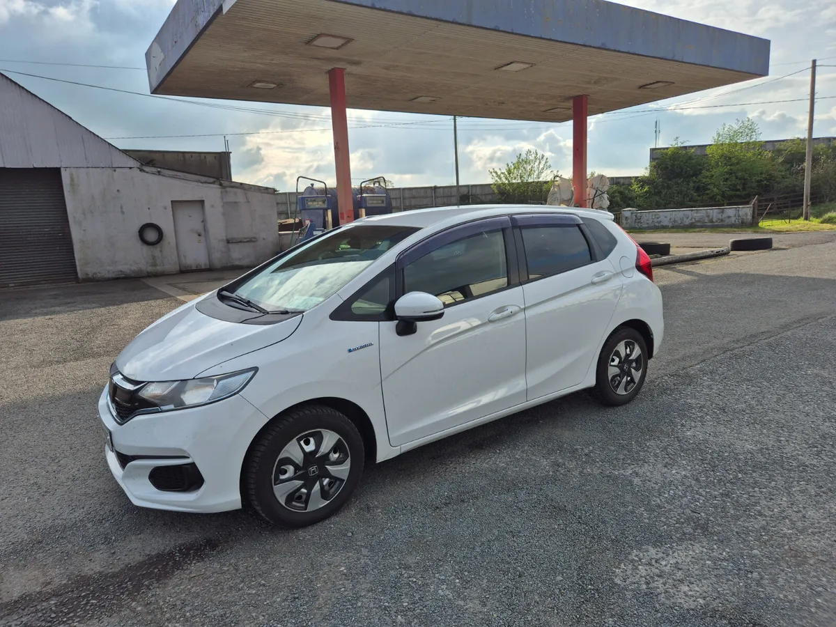 Honda Fit 2019 Hybrid Auto - Image 3