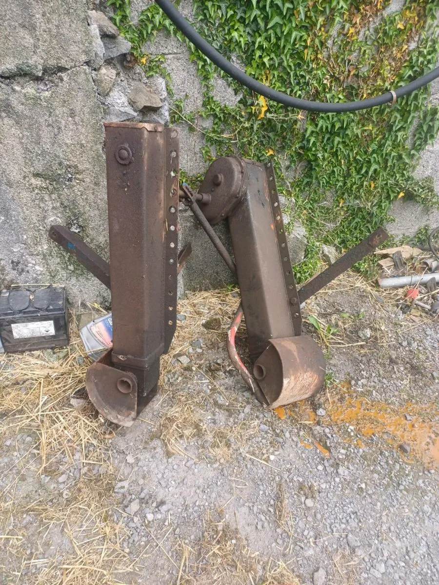 Transport box and other machinery - Image 4
