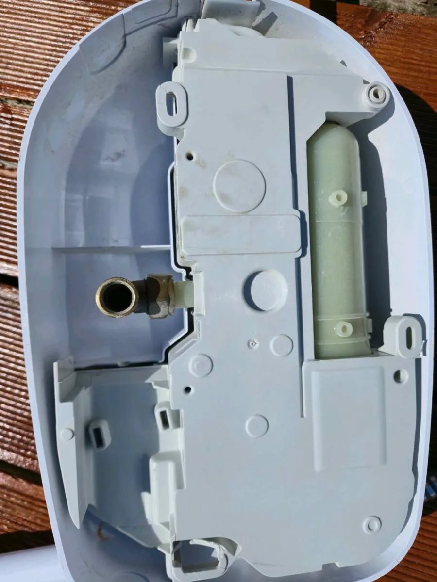 Mira Vie electric shower - Image 4
