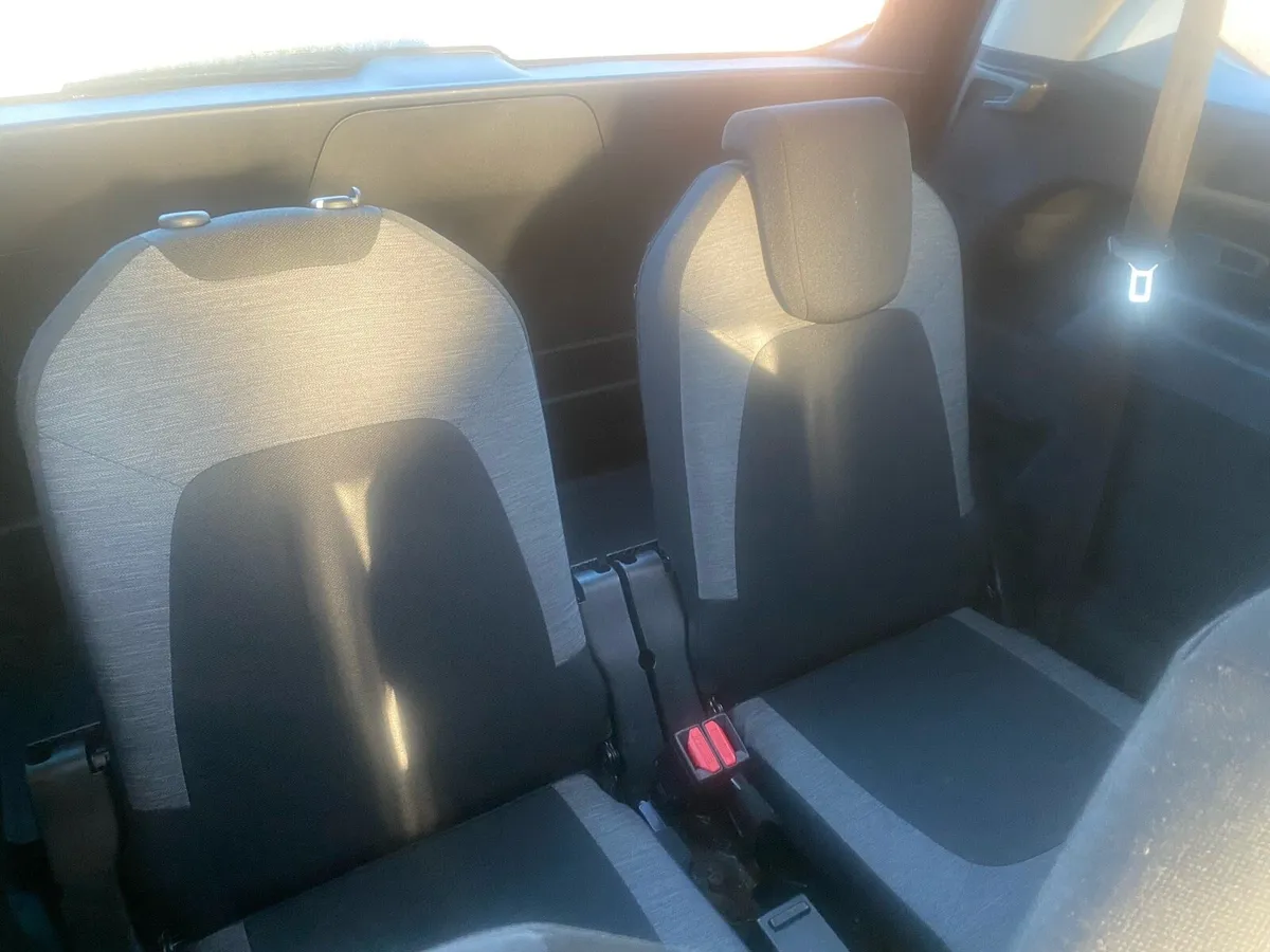 Car - Image 2