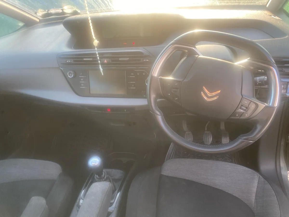 Car - Image 3