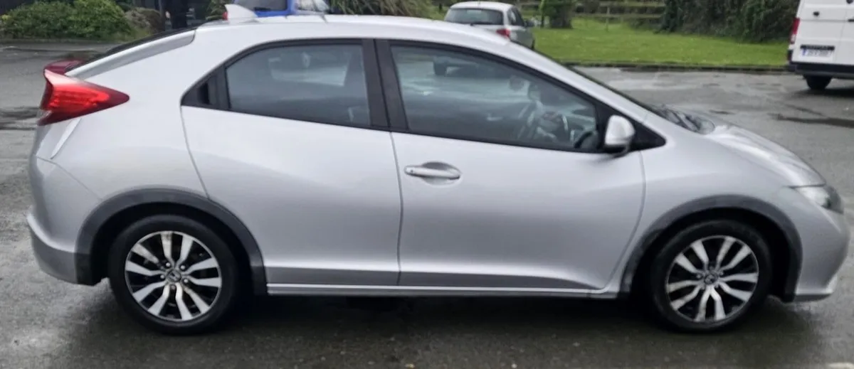 Honda Civic 2014 - Image 4