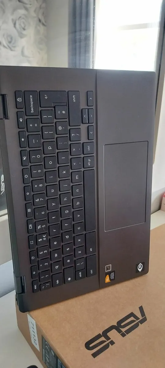 ASUS Chromebook brand new - Image 2