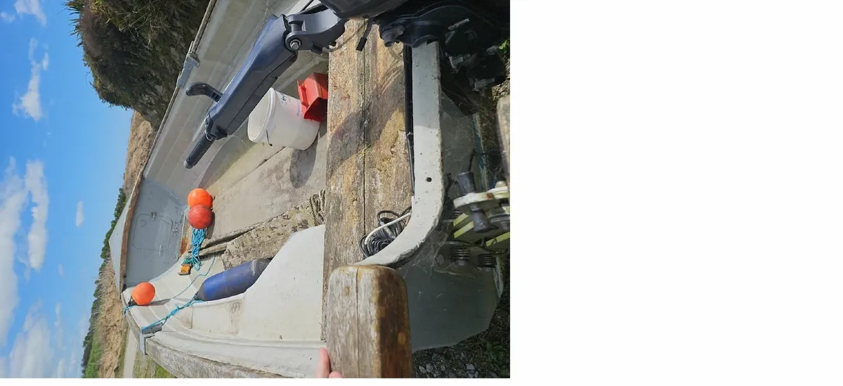 19 Ft Boat - Image 2