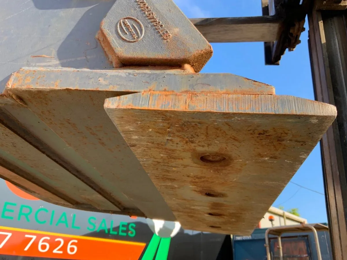 UNUSED 36" STRICKLAND BUCKET...80mm PINS...350 - Image 4