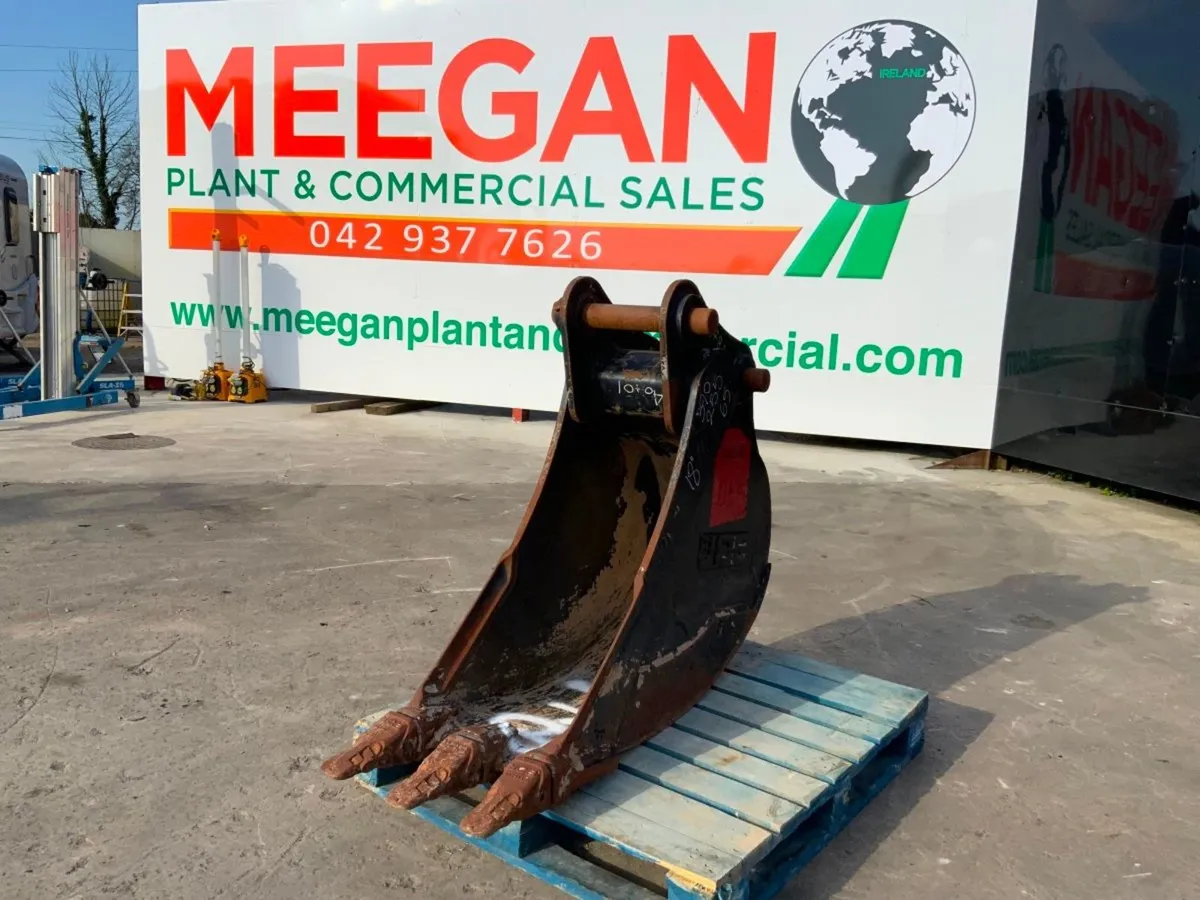 18" JCB DIGGING BUCKET.....65mm PINS.........378v. - Image 2