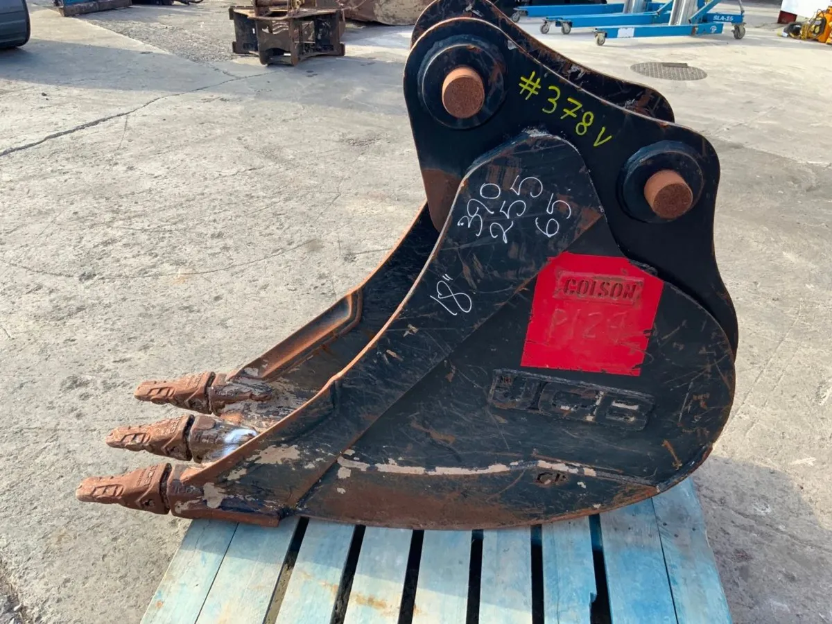 18" JCB DIGGING BUCKET.....65mm PINS.........378v. - Image 3