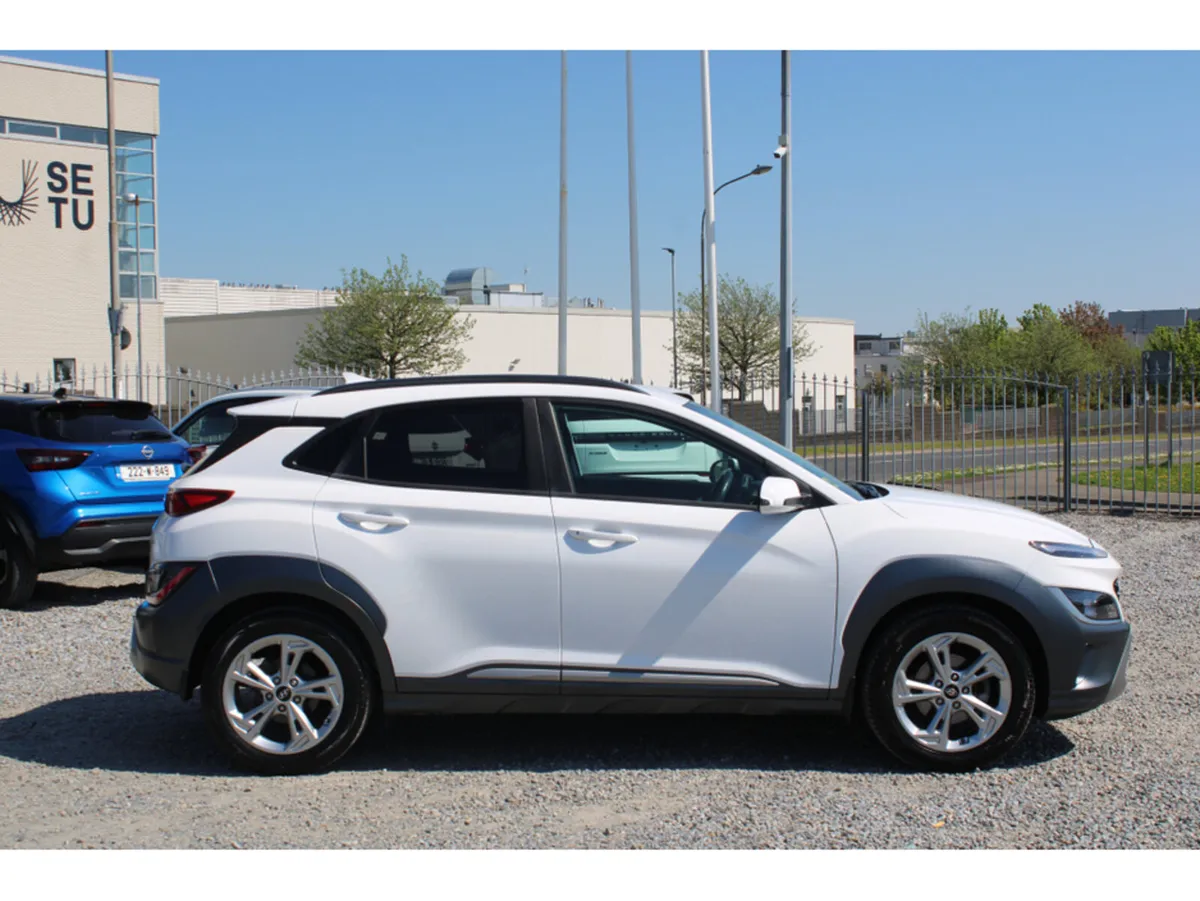 Hyundai KONA Executive 5dr Petrol - Image 3