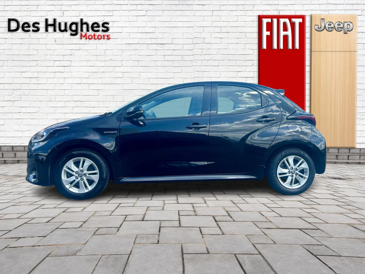 Toyota Yaris 2021 Hybrid Luna - Image 4