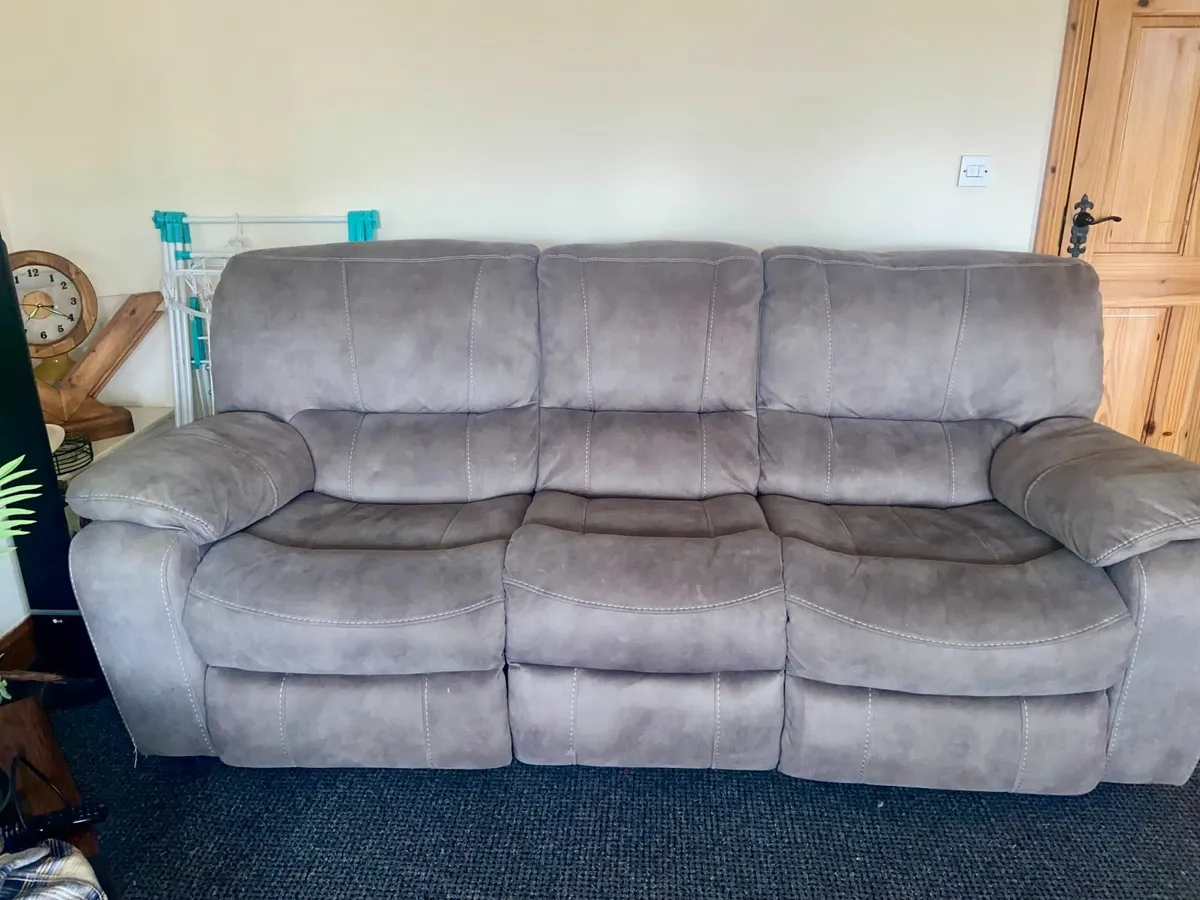 3 seater recliner for sale - Image 1