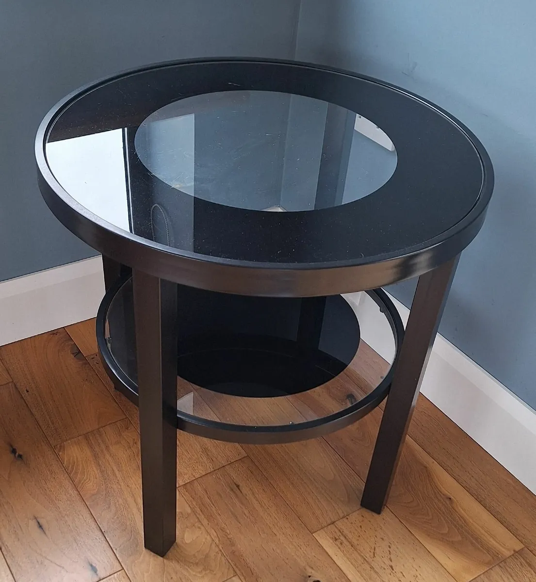Triplet of neat round tables with glass tops - Image 3