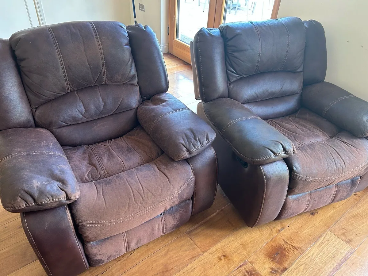 Leather sofa and armchairs - Image 1