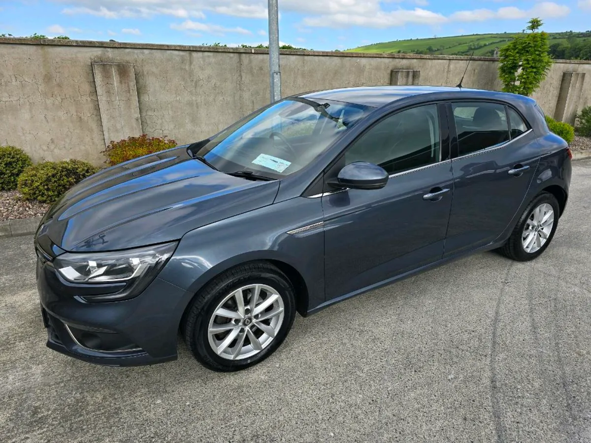 Renault Megane Dynamique Automatic - Image 2