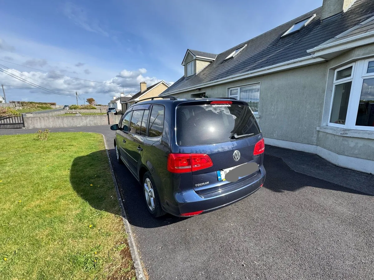 VW Touran 2011 automatic - Image 2