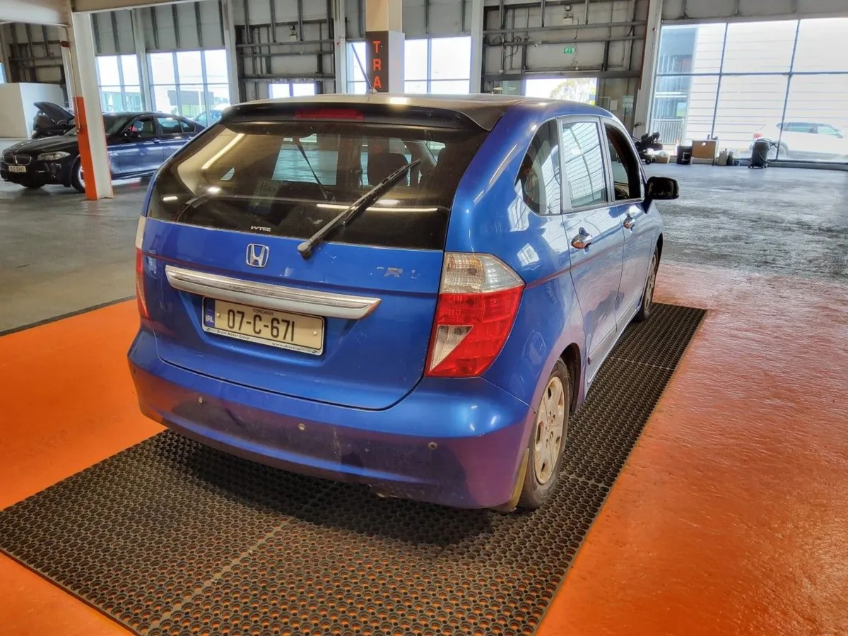 Honda FR-V 1.7i Vtec SE - Image 2