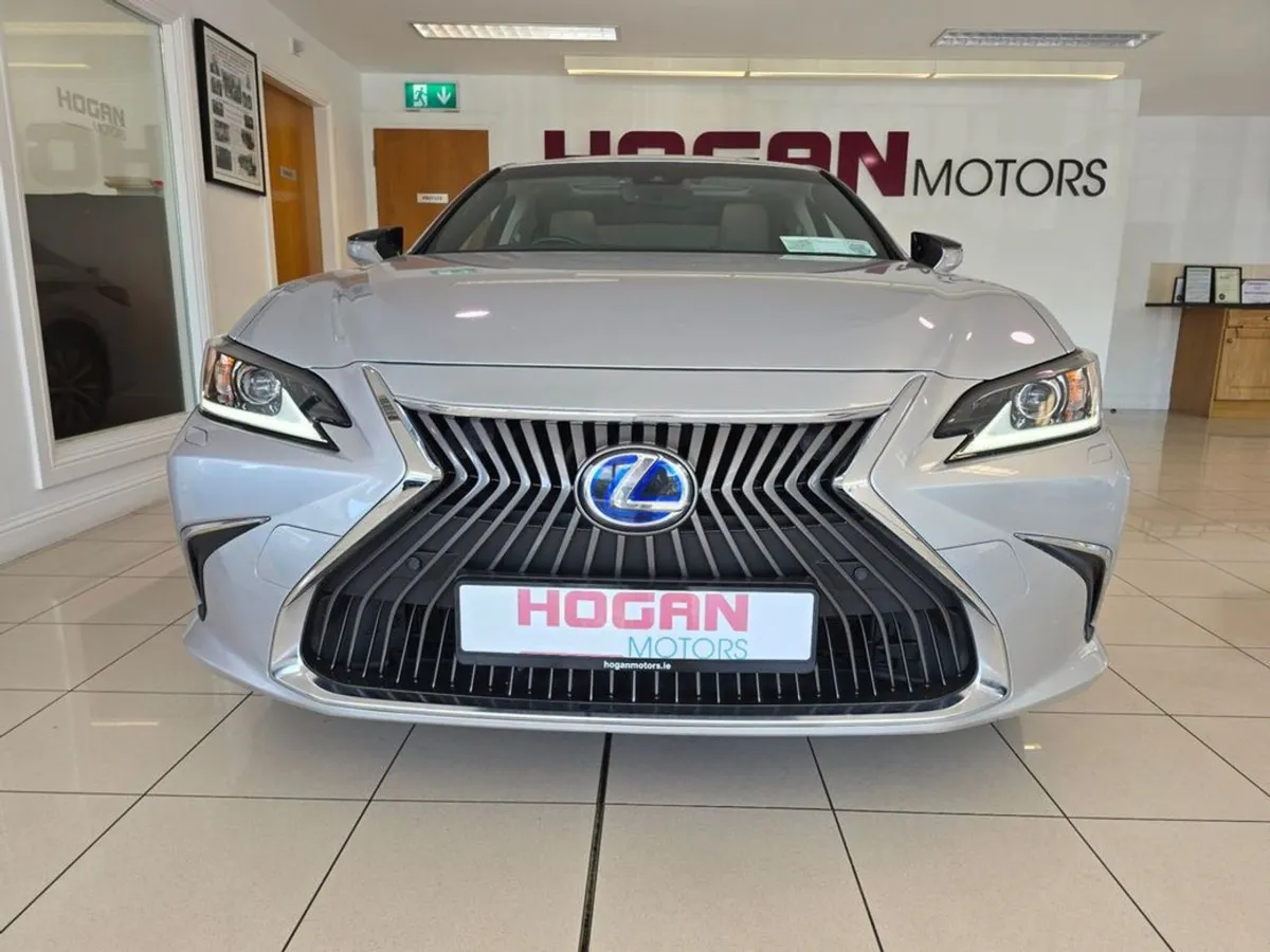Lexus ES 300h Luxury Hybrid Automatic - Image 2