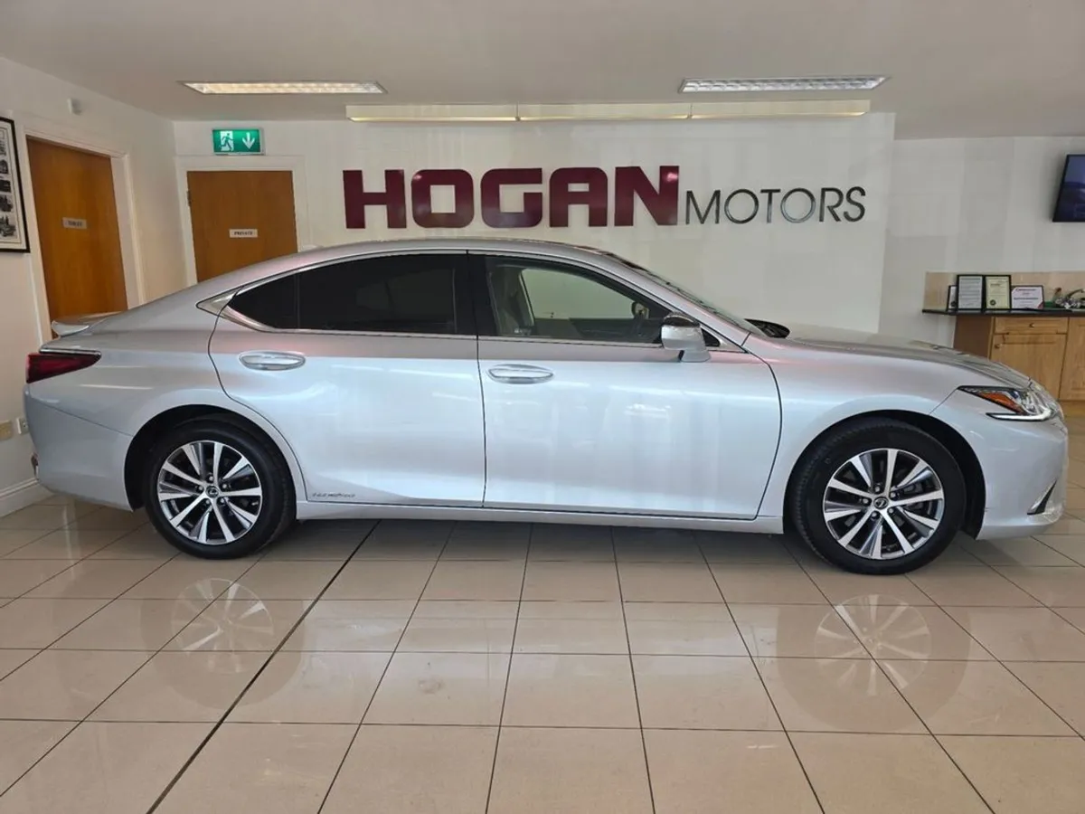 Lexus ES 300h Luxury Hybrid Automatic - Image 3