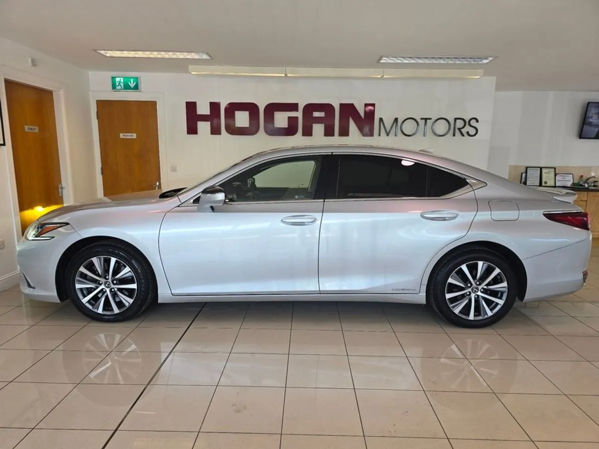 Lexus ES 300h Luxury Hybrid Automatic - Image 4