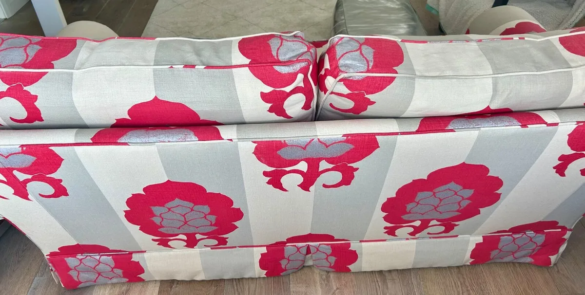 Beautiful 2 seater sofa - Image 2