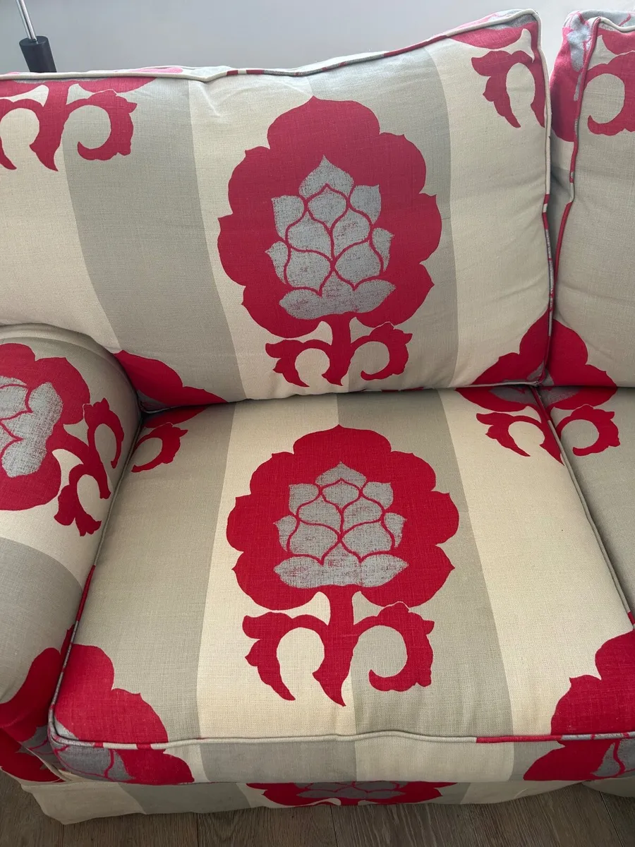 Beautiful 2 seater sofa - Image 4