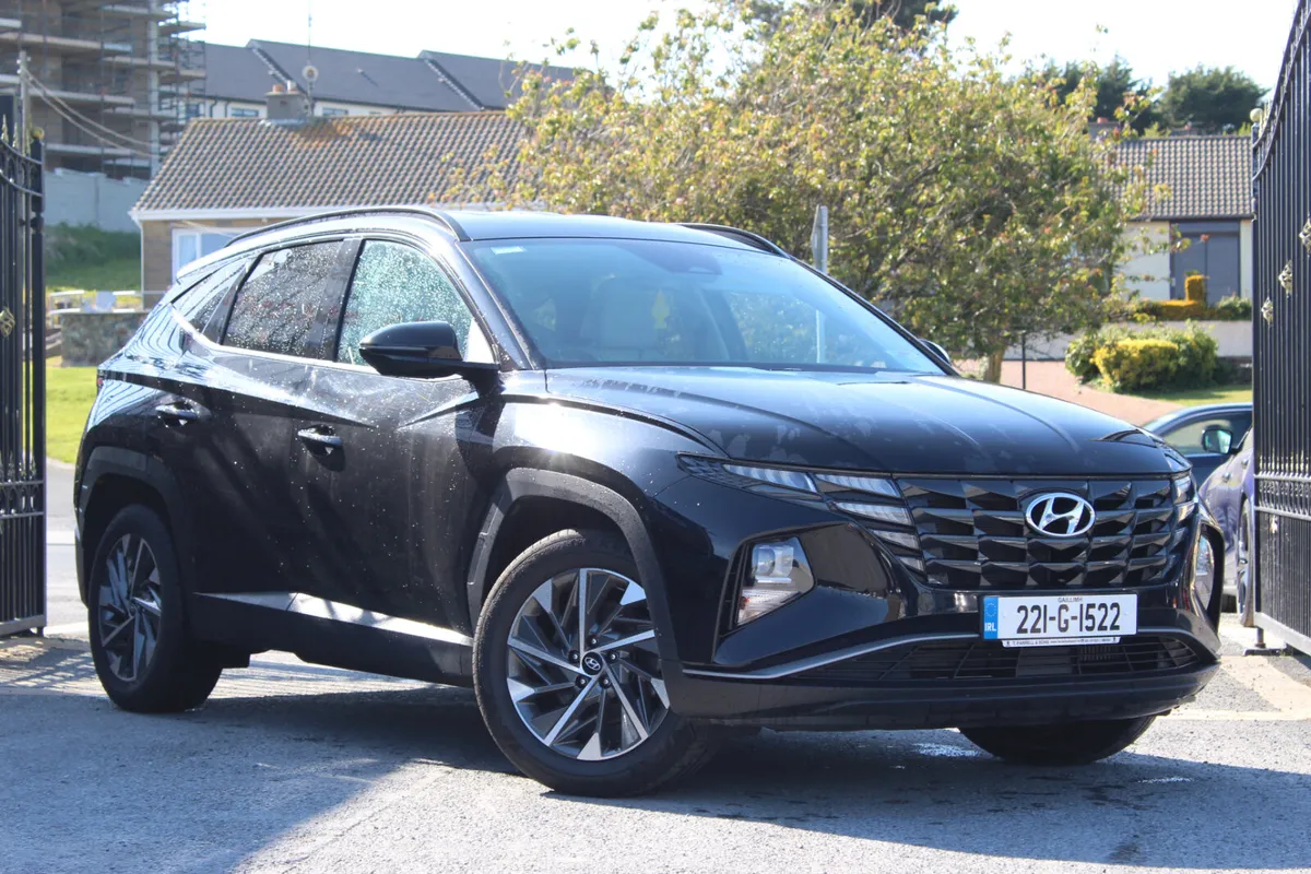 Hyundai Tucson IX35 Executive *Light Interior* - Image 2