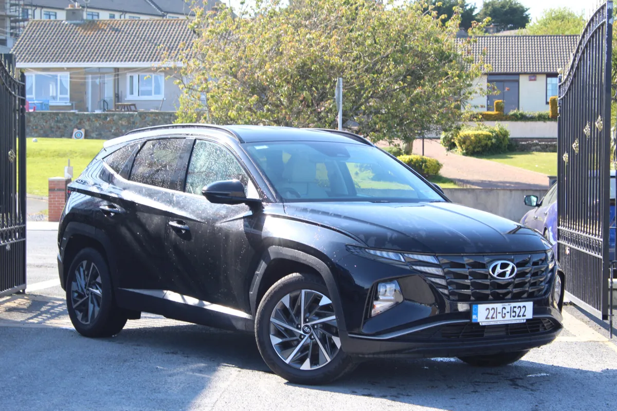 Hyundai Tucson IX35 Executive *Light Interior* - Image 1