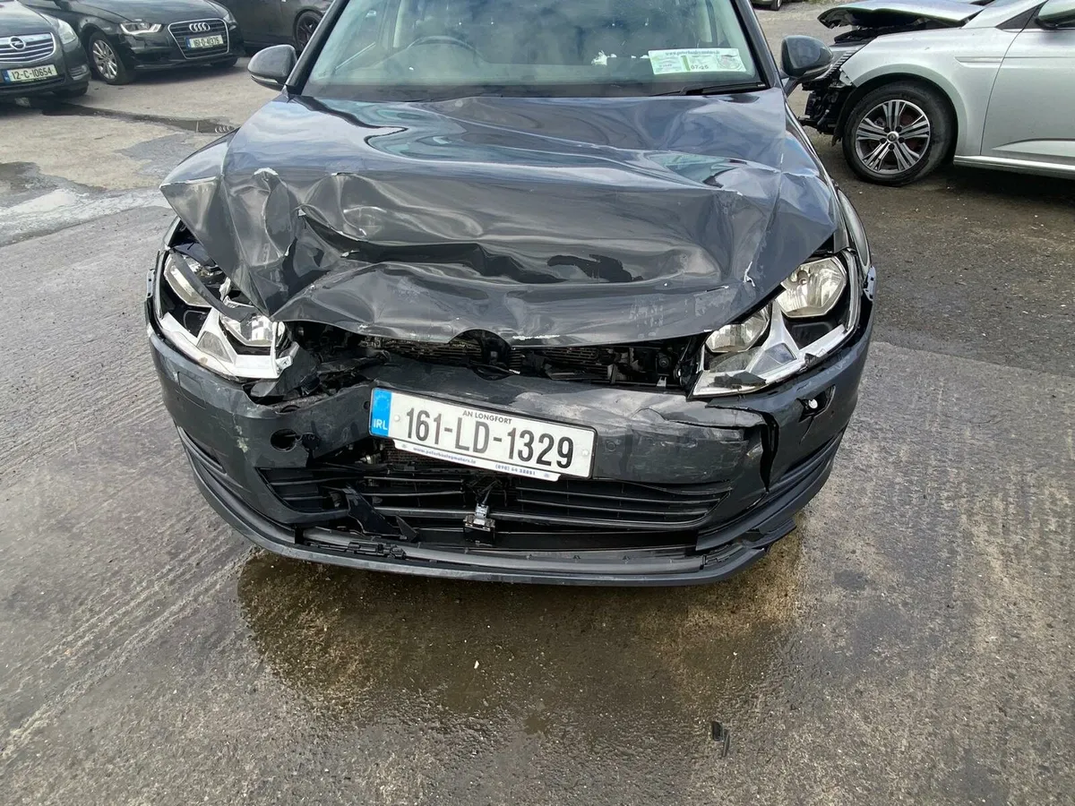 VW Golf 2.0 diesel ⛽️ 2016  front damage - Image 3