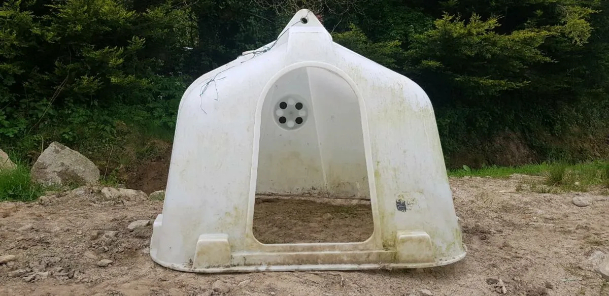 Calf hutch - Image 1