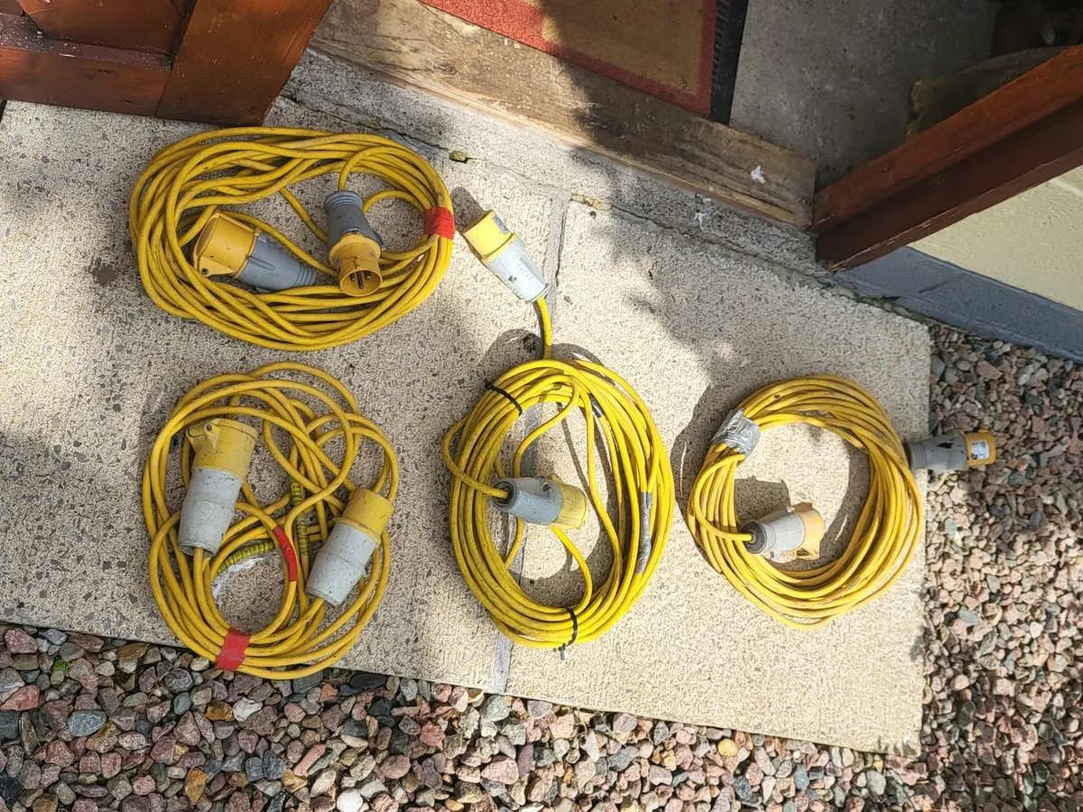 110 volt leads,x3 plus 1 on reel - Image 2