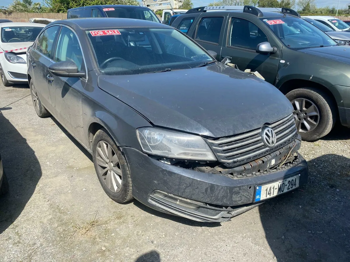 VW Passat 2014 frontal damage - Image 1