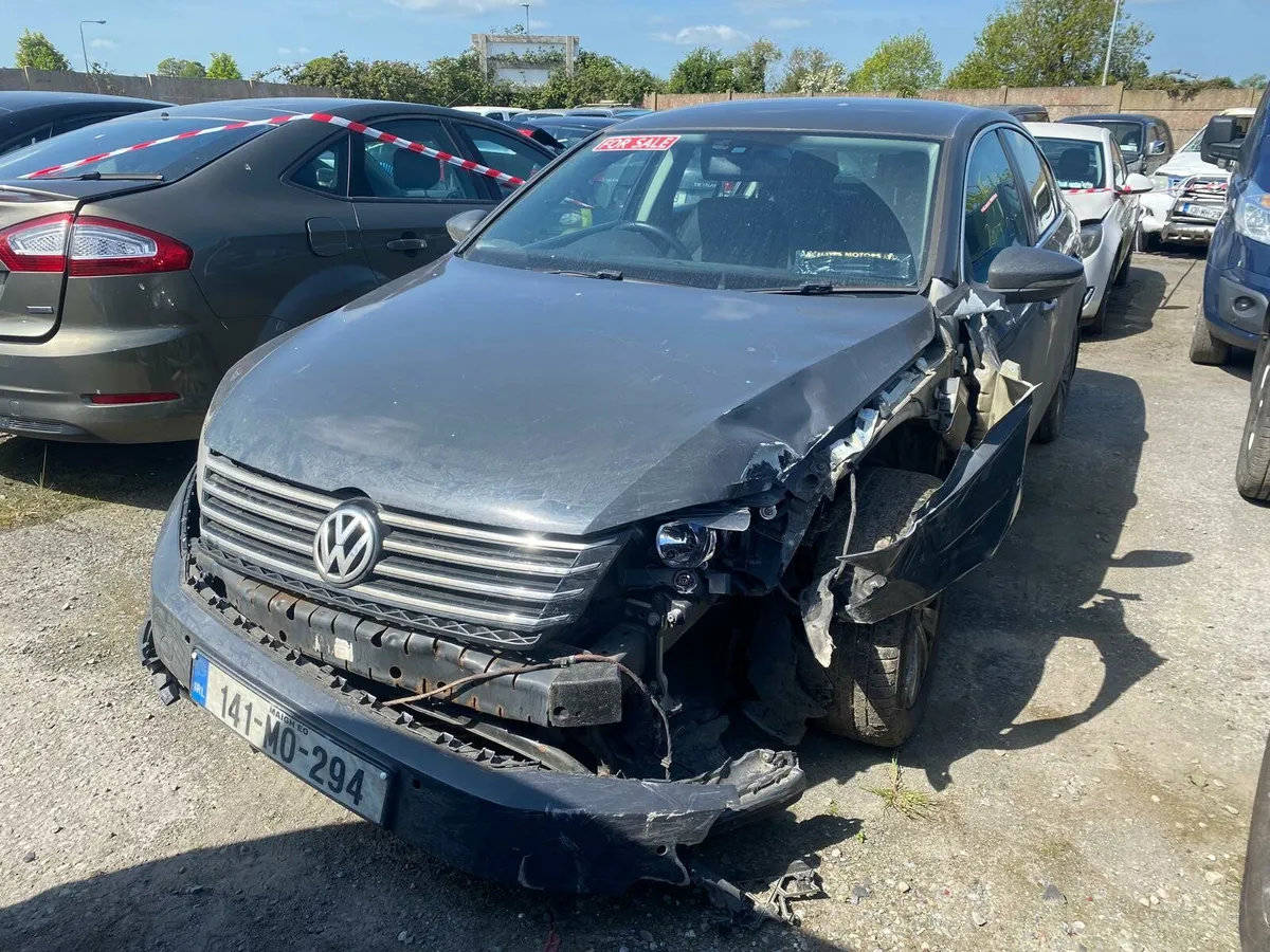 VW Passat 2014 frontal damage - Image 3