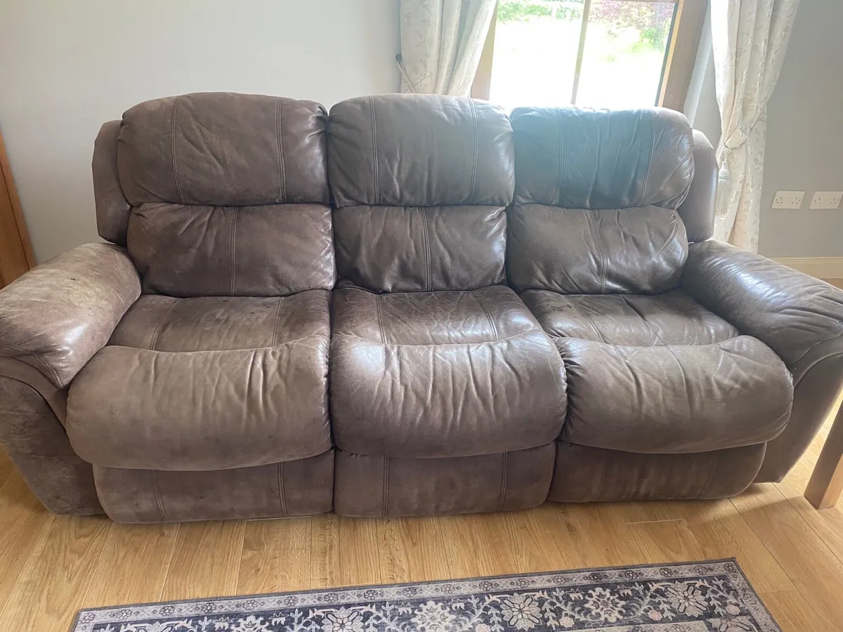 Leather suite 3-2-1 - Image 2