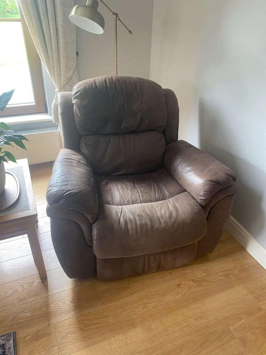 Leather suite 3-2-1 - Image 4