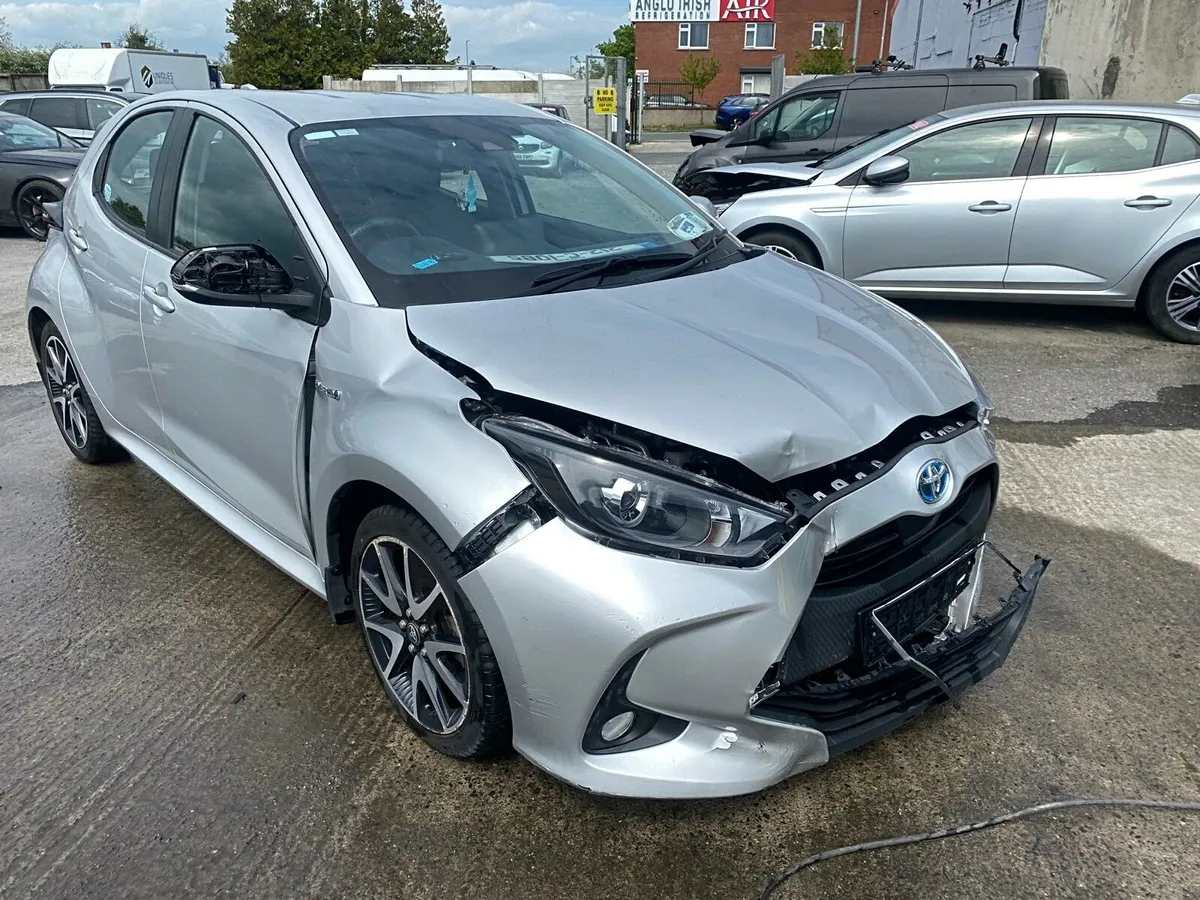 Toyota yaris hybrid 2021 only 16,000 km - Image 1