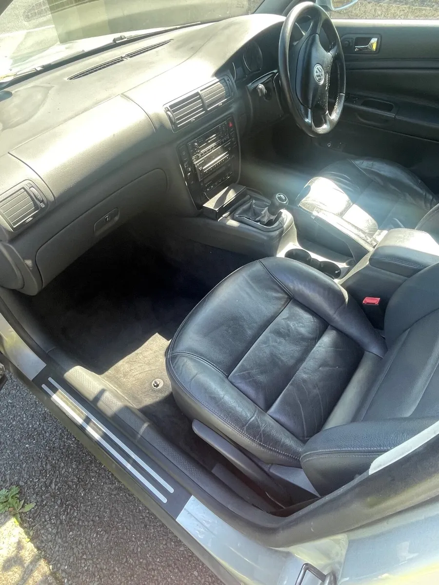 Volkswagen Passat 2004 - Image 3