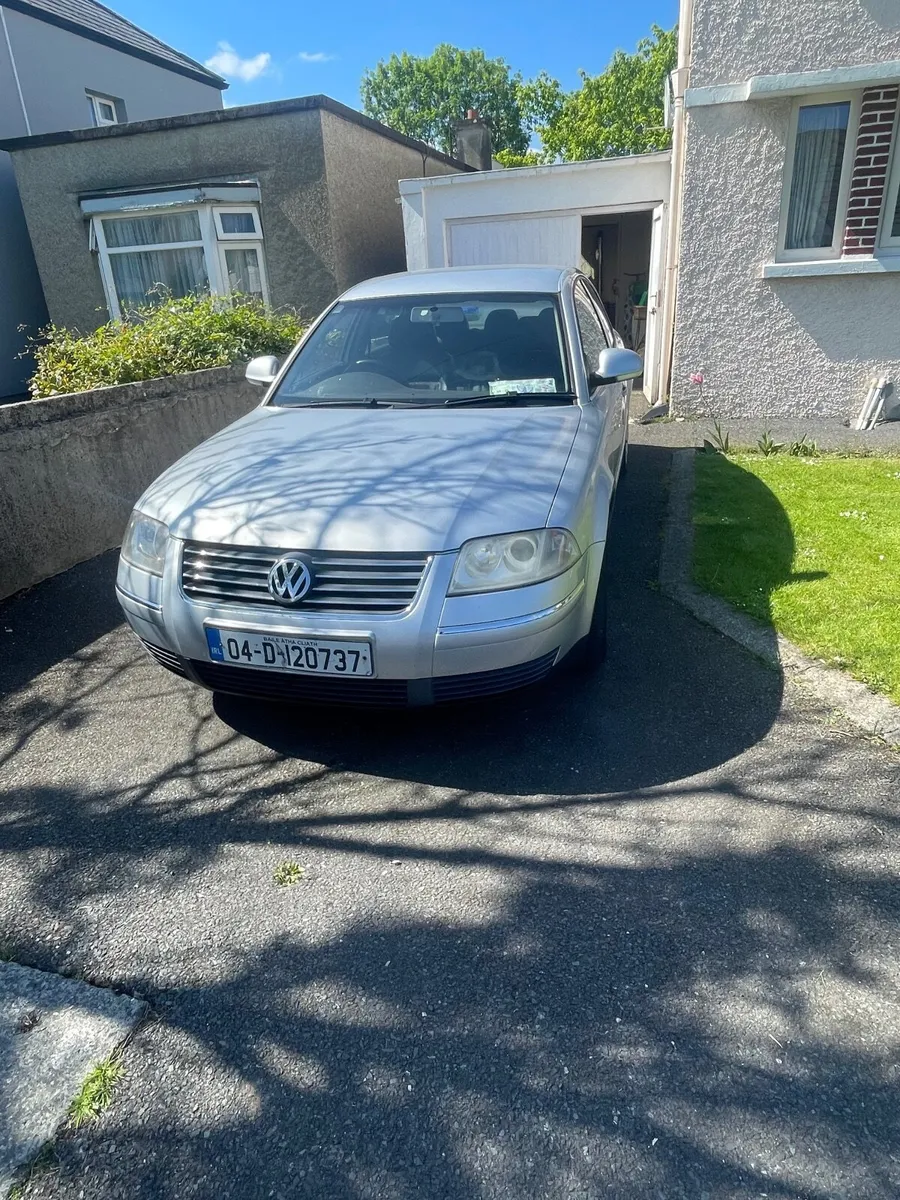 Volkswagen Passat 2004 - Image 1