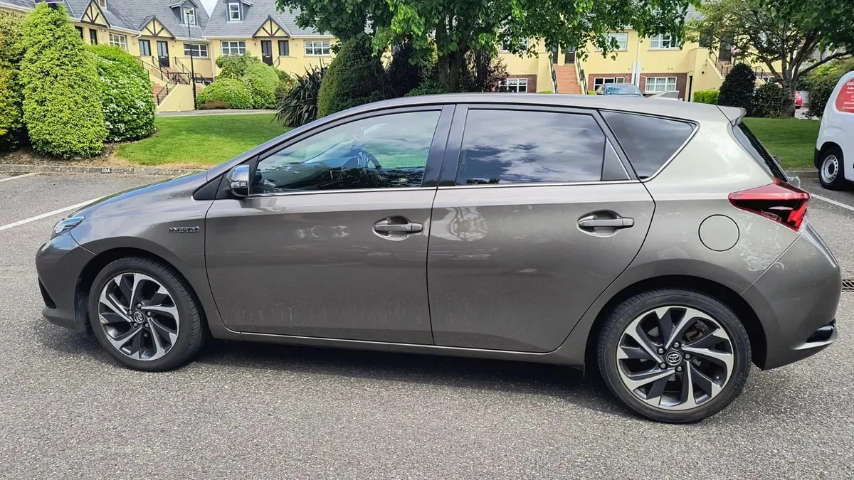 Toyota Auris 2018 sol model High Spec - Image 1