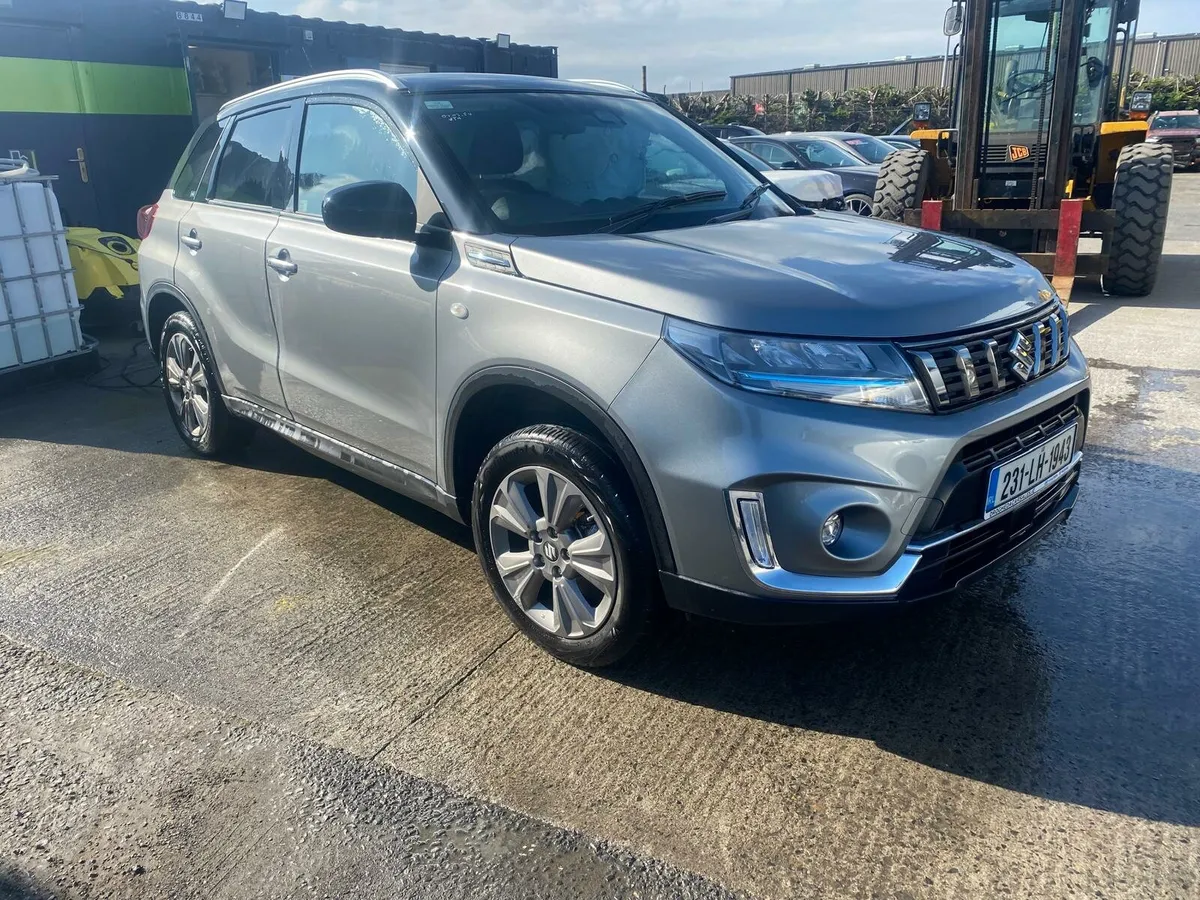 Suzuki vitara 2023 only 19,000 km - Image 1
